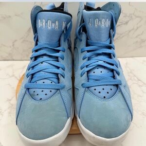 Air Jordan 7 Retro Pantone University Blue sneakers